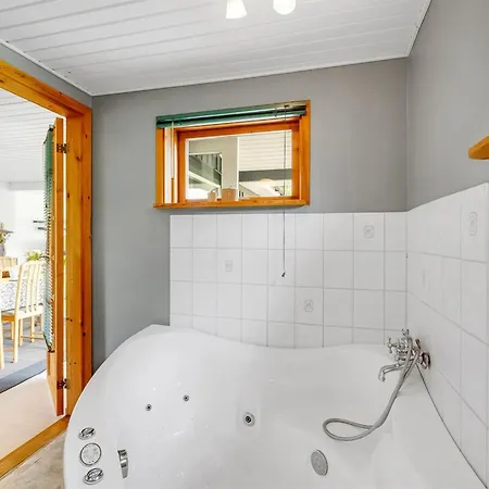 Embla - 500m To The Fjord By Interhome